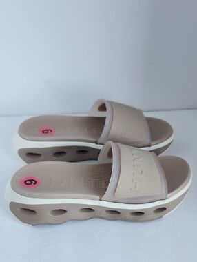 Hunter Women Slide Sandals in Taupe and White with Pink Size Dot